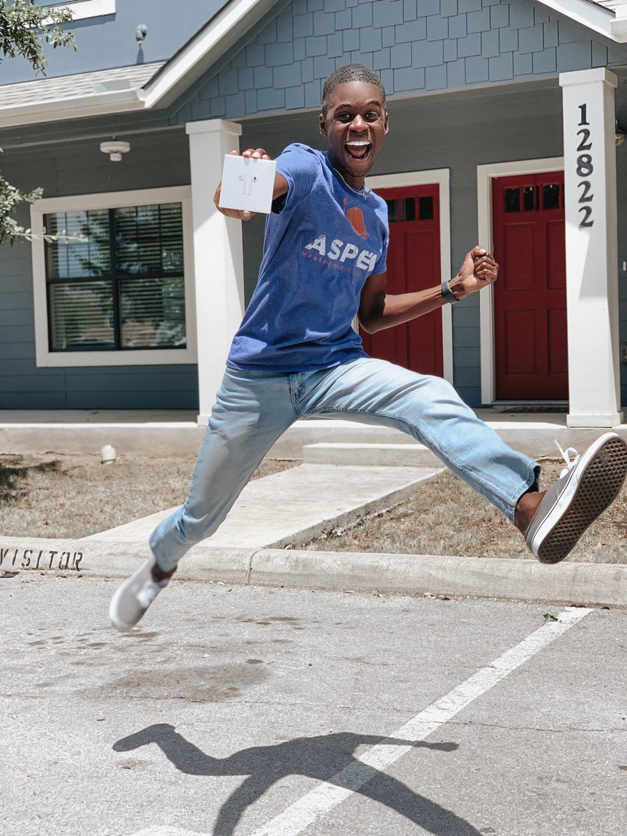 The best things in life come in PAIRS! Only SIX bed spaces left in our 2 bedroom floor plan! Sign today to receive waived fees, $50 off monthly rent, and a rockin new roomie! All leases signed today will be entered to win a pair of Apple AirPods! #LiveAtAspen🏡