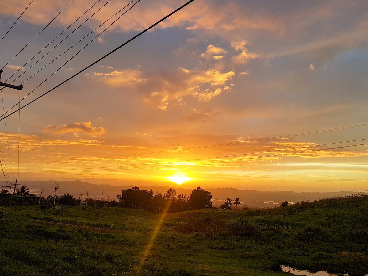paarkwink's tweet photo. sunset, you will always be my favourite colour and time of the day 🧡🌅

(photos are mine) https://t.co/nRkKQ3jua2