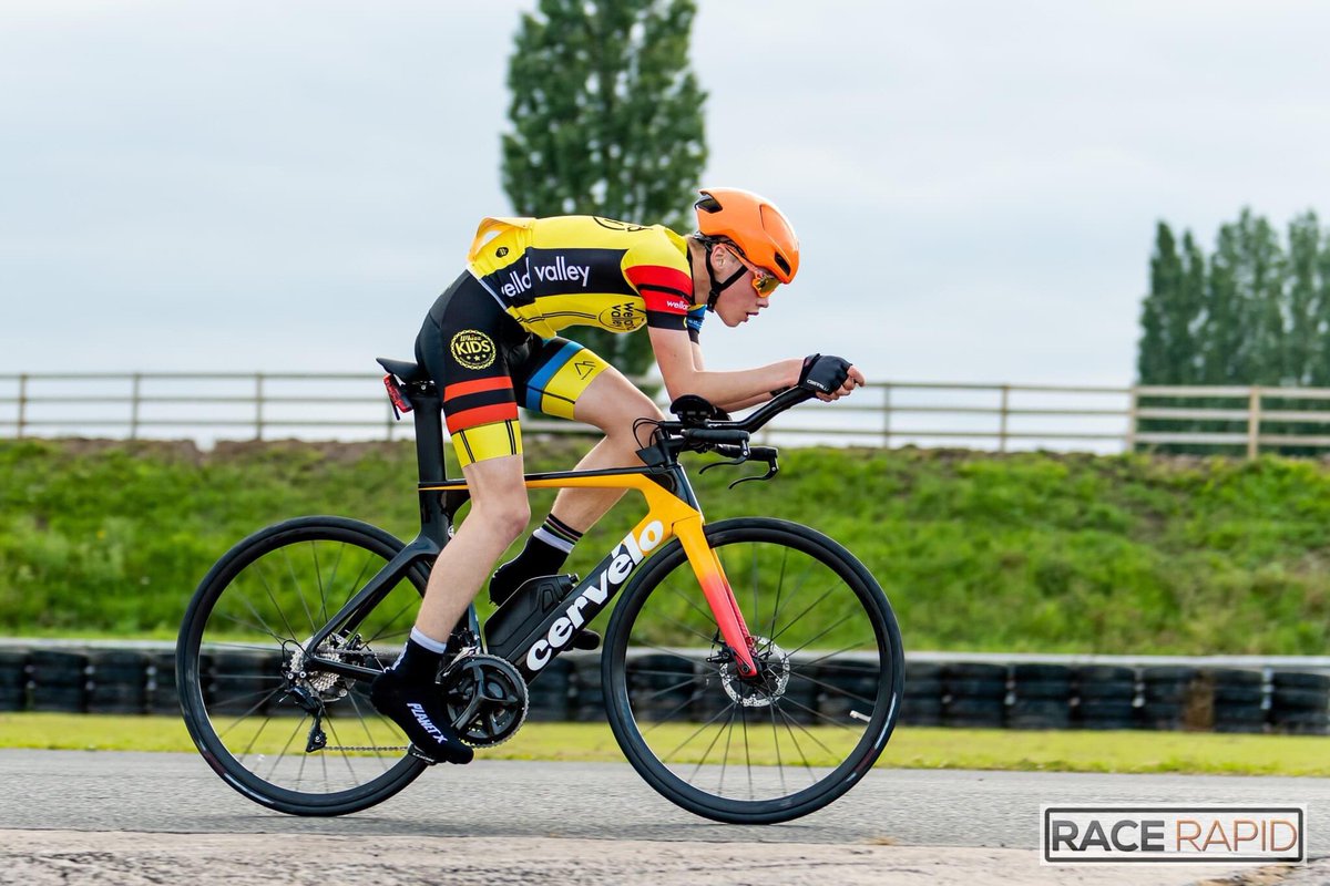 Back racing at Mallory. 10mile TT <a href="/wvccmktharboro/">Welland Valley Cycling Club</a> @LR_Sport #GOGOLD