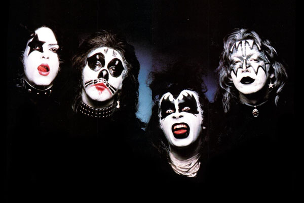 Phusiadotcom's tweet photo. These guys didn't mess around with makeup, you shouldn't either! #phusia #cosmetics #beauty https://t.co/w3zAldKDri https://t.co/2rWN6CdulN