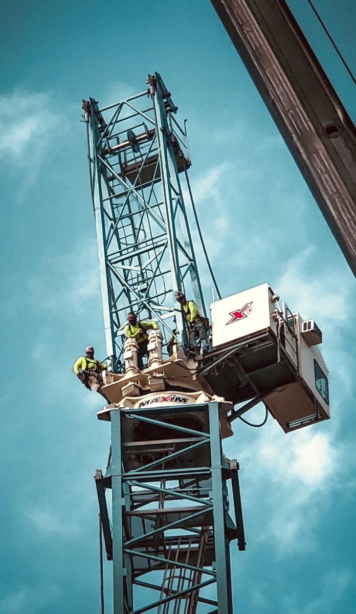 CraneMaxim's tweet photo. Hello #FunFactFriday, nice to see you! Did you know that Maxim Crane Works is on of the largest national networks of highly skilled crane operators? We sure do love our operators! #MaximCraneWorks https://t.co/IwNkVfUosk