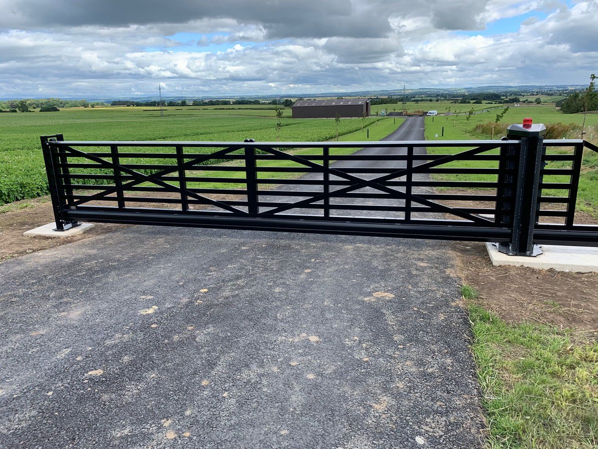 Install of the PF9100 cantilever sliding gate in a farm gate design. 

The PF9100 is a cost-effective solution for openings under 6 metres with all the features of the PF9000, but it has been designed with smaller components in proportion to the gate. 

Install by Livewire Gates.