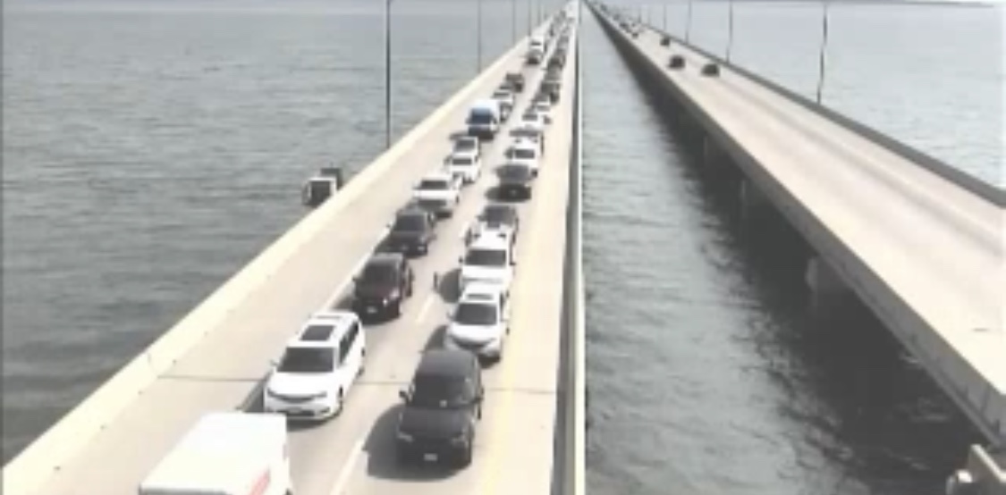 WTKR3's tweet photo. #Traffic alert: Northbound lanes of I-664 at #MMMBT shut down in #Suffolk due to crash; expect delays https://t.co/VjZkE9LTv9 @TedNoah https://t.co/Hif7HwzP1z