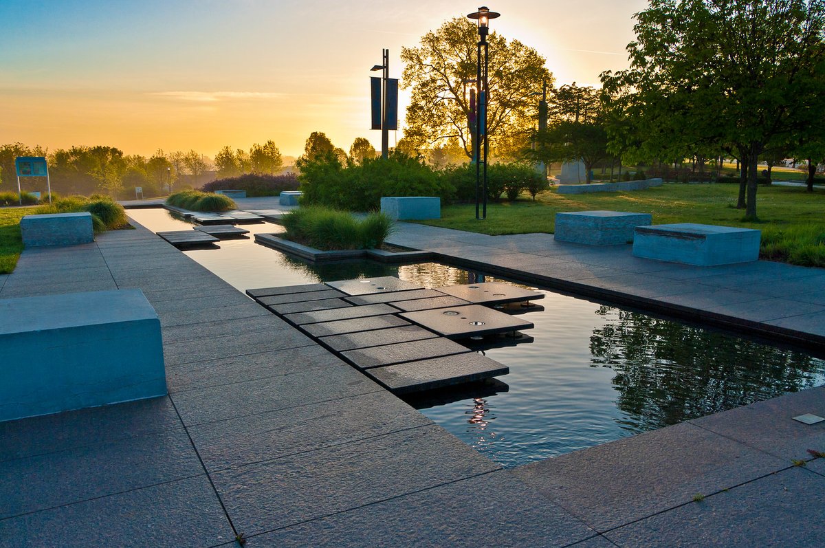 SGFLargestFork's tweet photo. Springfield, who knew you looked THIS good? 😎 https://t.co/Ngk7RPfoab
