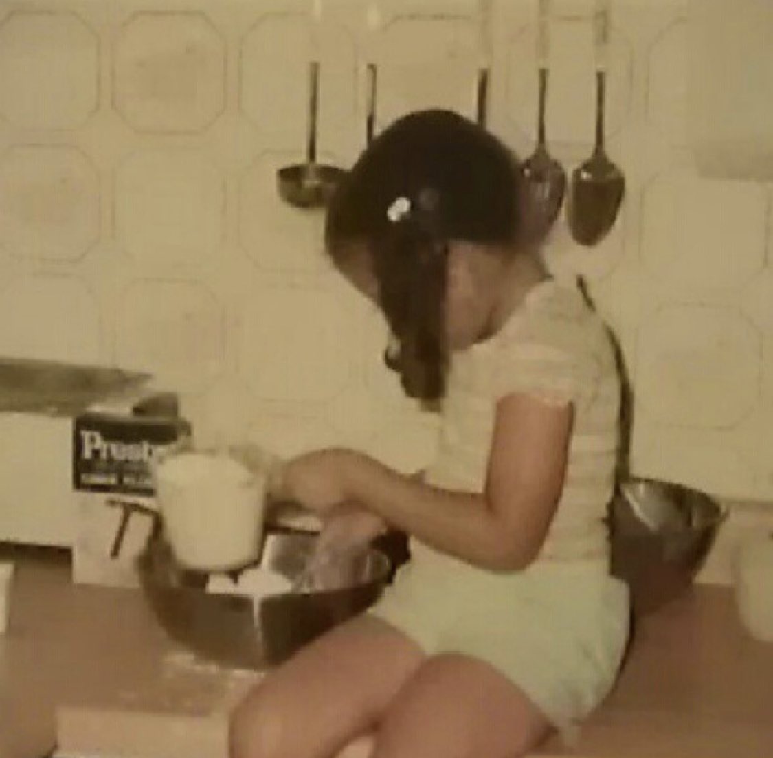 DiazAlameda's tweet photo. Hi guys! Here I am baking with my Mama. this is how my love for baking/cooking started. She LOVES doing it for our Family to get together and celebrate every little moment in life!Help me reach my goal! Thanks!!

https://t.co/HSoggbqHMH https://t.co/meHigoxt7v