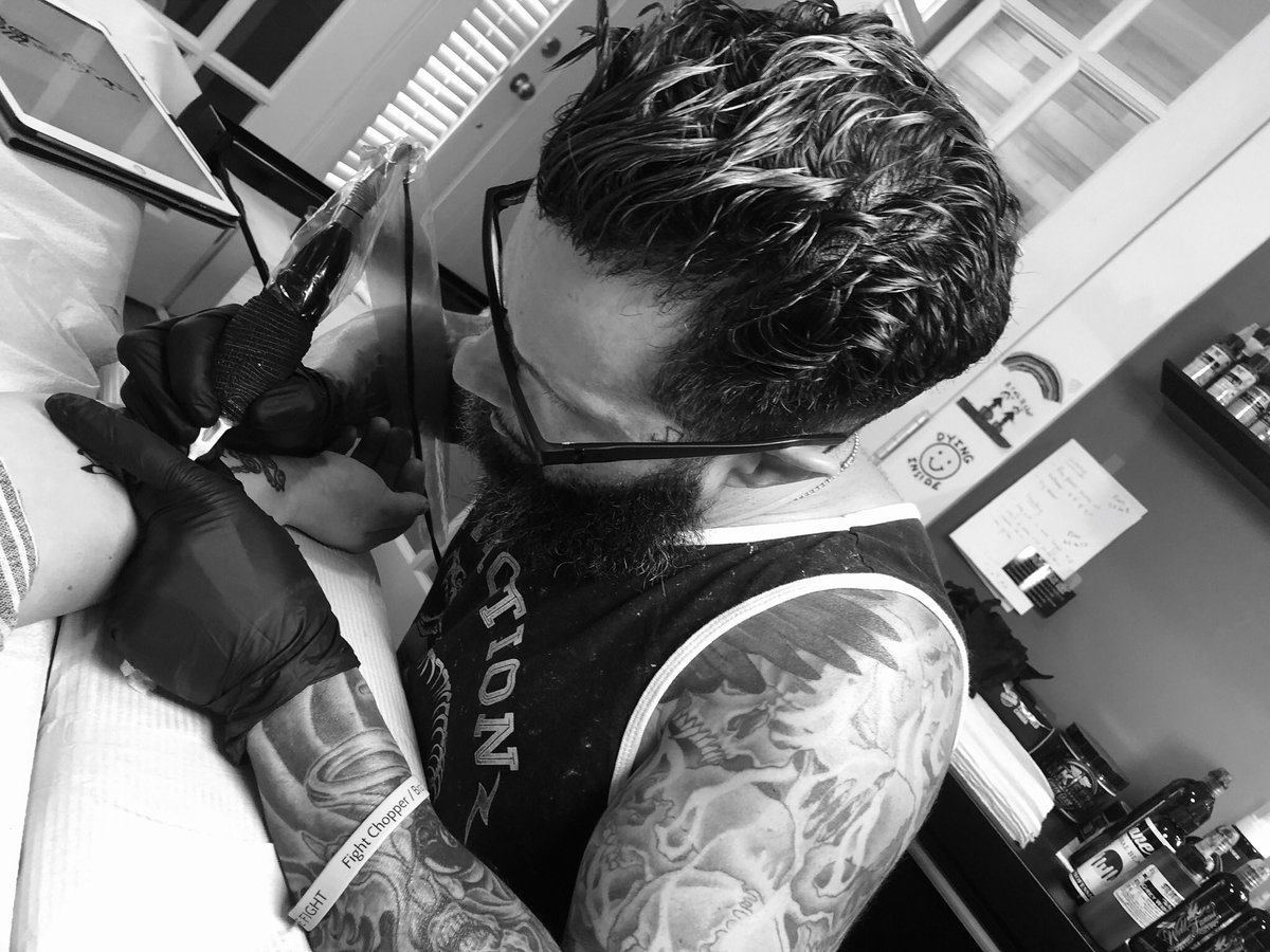 bethmct's tweet photo. Apparently it’s #NationalTattooDay, y’all. Thank you, #Chopper, for the beautiful work. I’ll always be proud & grateful to carry a piece of you with me. #knucklesup always. #fuckcancer https://t.co/qtmyr3Rj6T