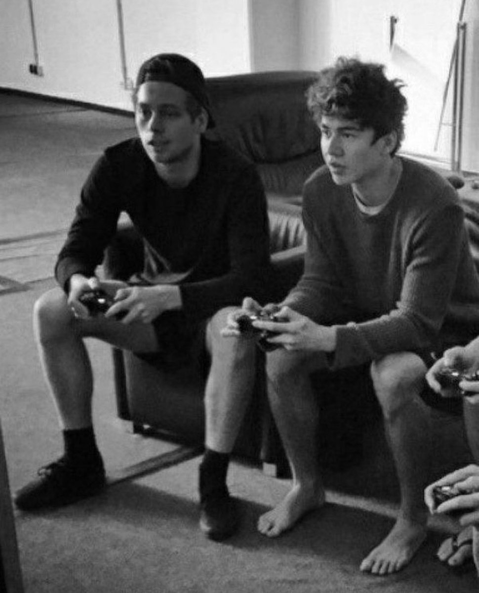 calum hood and luke hemmings: a thread