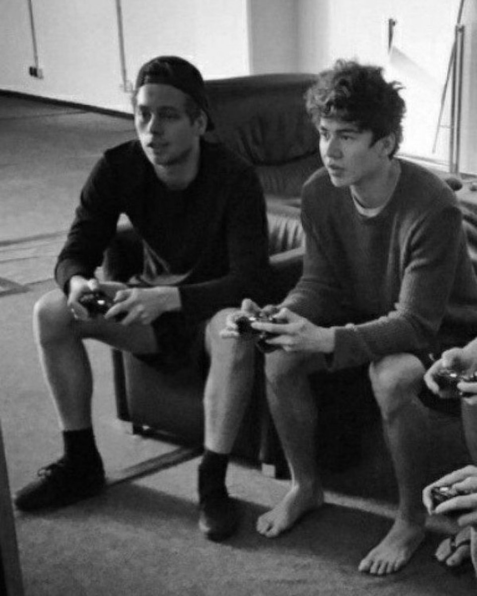 calum hood and luke hemmings: a thread