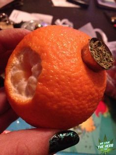 Mafufighter's tweet photo. @DanishaM92 Naranjas con jugo verde https://t.co/kvvltaJ1gx