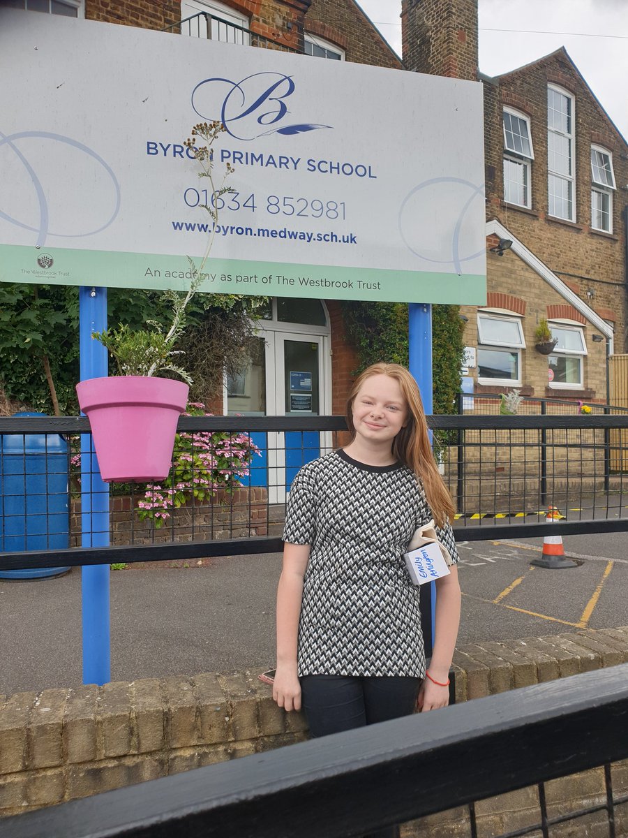 cushtycakes4's tweet photo. Emily's first and last day at Byron Primary School. Shes grown so much! So proud of her and i know Byron school will always have a very special place in her heart, and ours! ❤❤❤ @ByronSchool @WestbrookTrust @EnsembleByron  @Laquet  @joncarthy76  @MusicSLE https://t.co/dmSCCbP83Q