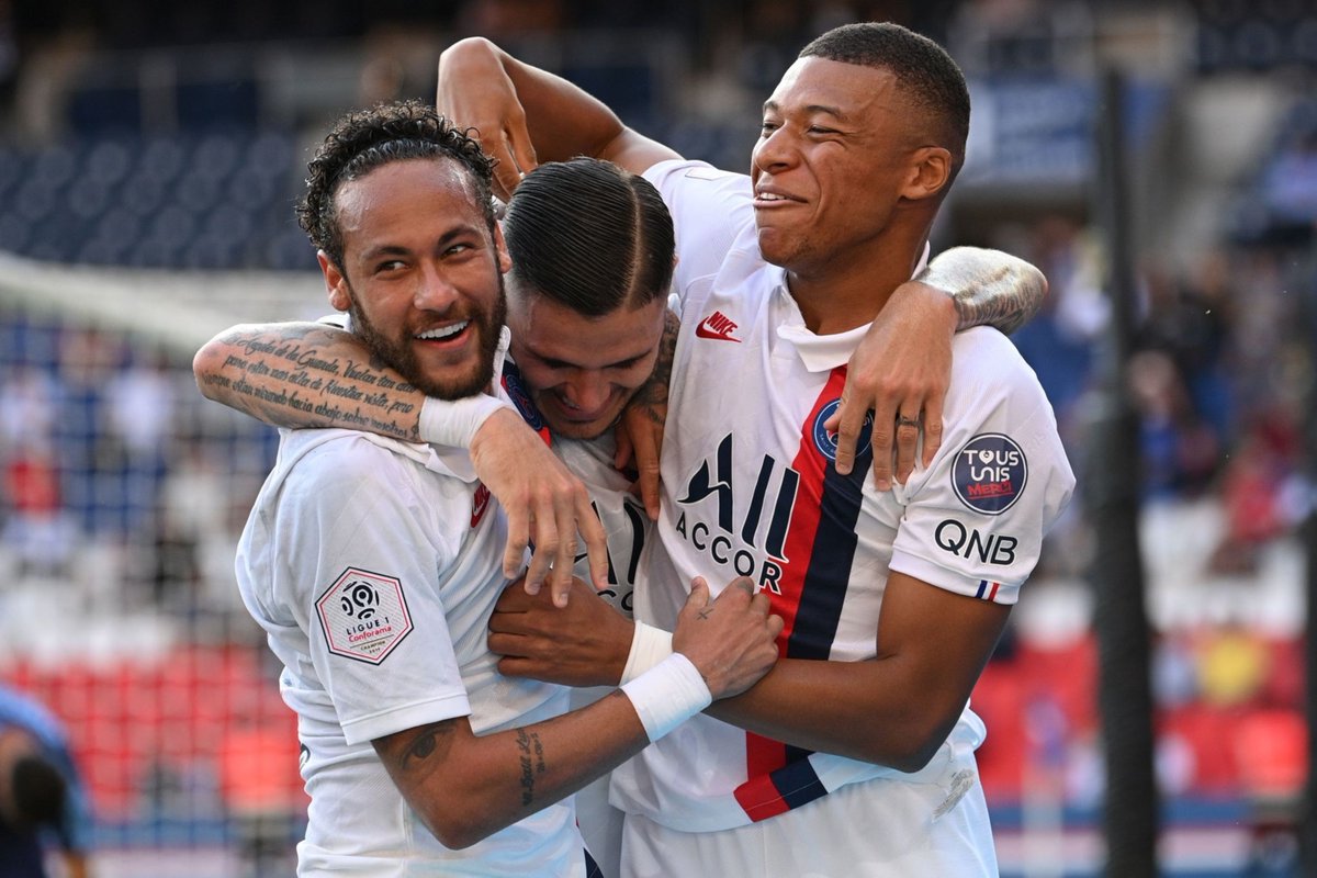 InvictosSomos's tweet photo. FT. PSG 7-0 Waasland-Beveren.

➔ Autogol Vukotic, pase de Mbappé. 
➔ Gol Neymar (penal).
➔ Gol Icardi, asistencia Neymar (penal indirecto). 
➔ Gol Mbappé, asistencia Neymar.
➔ Gol Choupo-Moting, 
➔ Gol Choupo-Moting, asistencia Draxler.
➔ Gol Mbe Soh, asistencia Sarabia. https://t.co/1lc7GKcmka