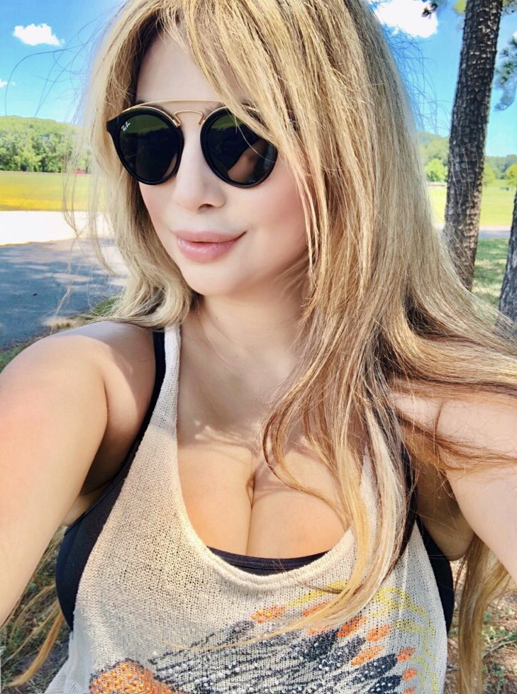 ElisaMeri's tweet photo. It’s not an ad, but it SHOULD BE a @rayban ad. 🕶 My absolute favorite #sunglasses #brand #rayband 😎 https://t.co/WHKvn3JLo8
