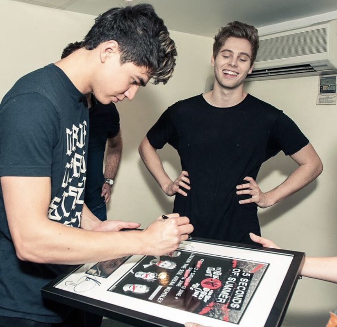 calum hood and luke hemmings: a thread