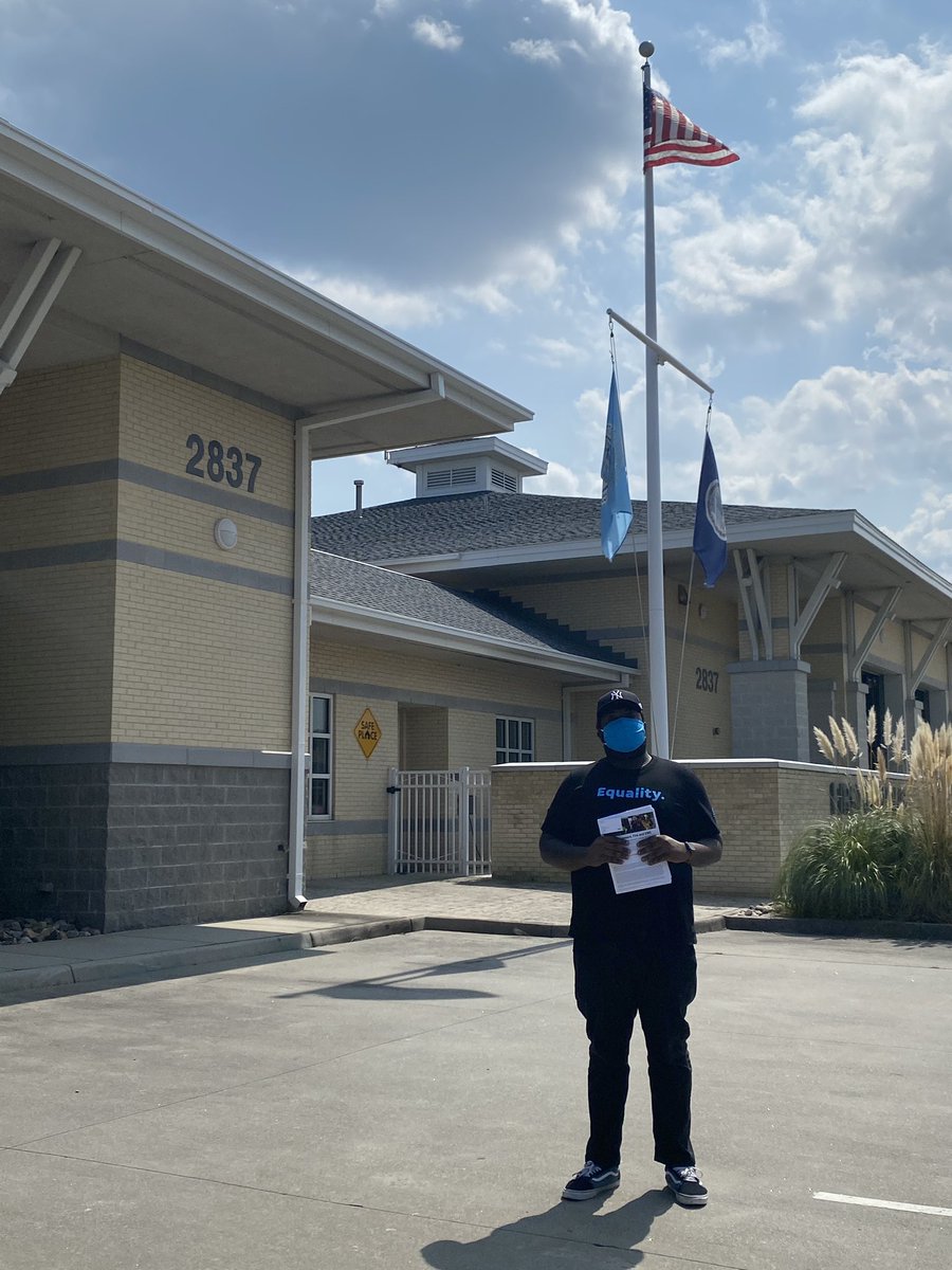 zulumike93's tweet photo. @DevonSimpsonATT and I out handing out deals to our first responders during these trying times!

Remember wear a mask and save some lives! https://t.co/t20cNSInts