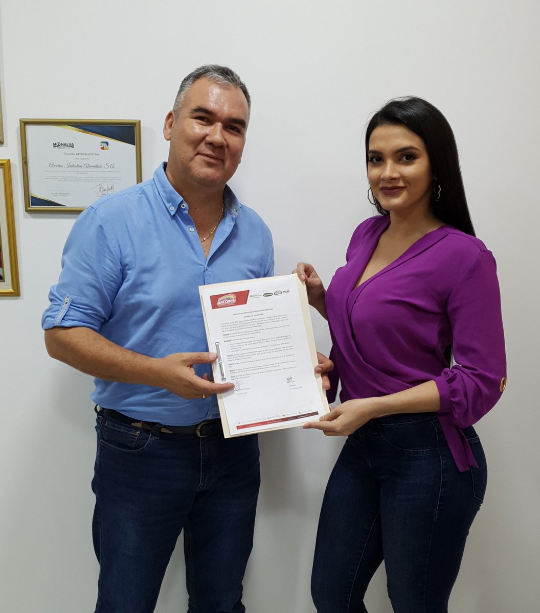 OscarRafaelOrt8's tweet image. Bienvenida @_clarasosa a la gran familia Arcoiris. A partir de ahora Clarita nos ayudará a conocer y experimentar más recetas deliciosas y exóticas  con nuestros productos.
#arcoirispy