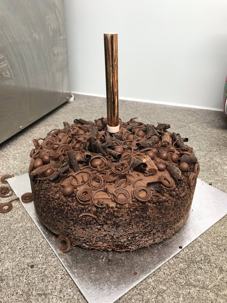 FGHWard4's tweet photo. A birthday treat for our lovely patient from all on Ward 4 today! There was enough for all of our patients to have some, and the staff of course 😉#hospitalbirthday #lockdownbirthday https://t.co/2oRAoBGbMj