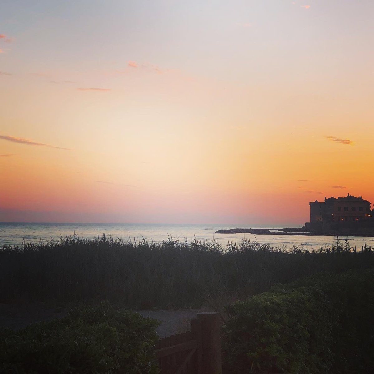 marigall24's tweet photo. #tramontosulmare #puntarossa #marinasannicola #seredestate https://t.co/4v7EugrISx