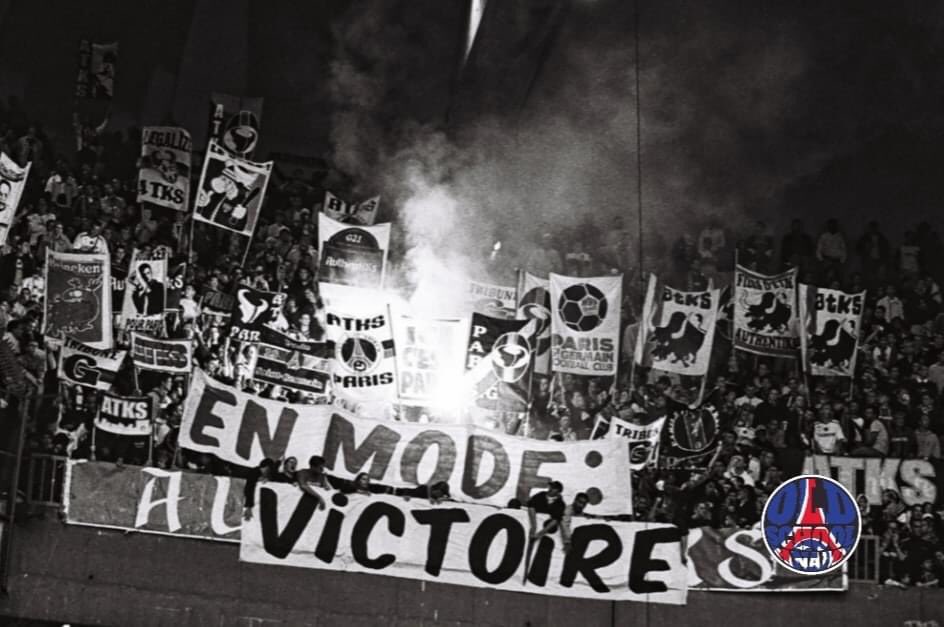 OldSchoolPaname's tweet photo. Paris Saint Germain vs Nantes... Saison 2005/2006... Block des #Authentiks... #Atks... #Nostalgie... #UltrasParis... #ParisSGFans... #TribuneG... #OldGroupe... #OldFans... #ParisSG... #Paris... #Psg... https://t.co/lPSi4YLKzS