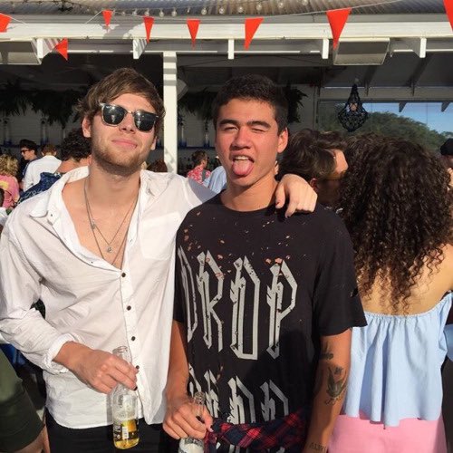 calum hood and luke hemmings: a thread