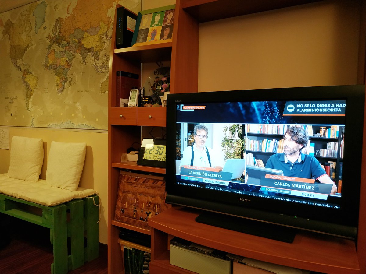 josetxuph's tweet photo. Viendo a los más honestos.
 #LaReuniónSecreta https://t.co/dOp7okk593