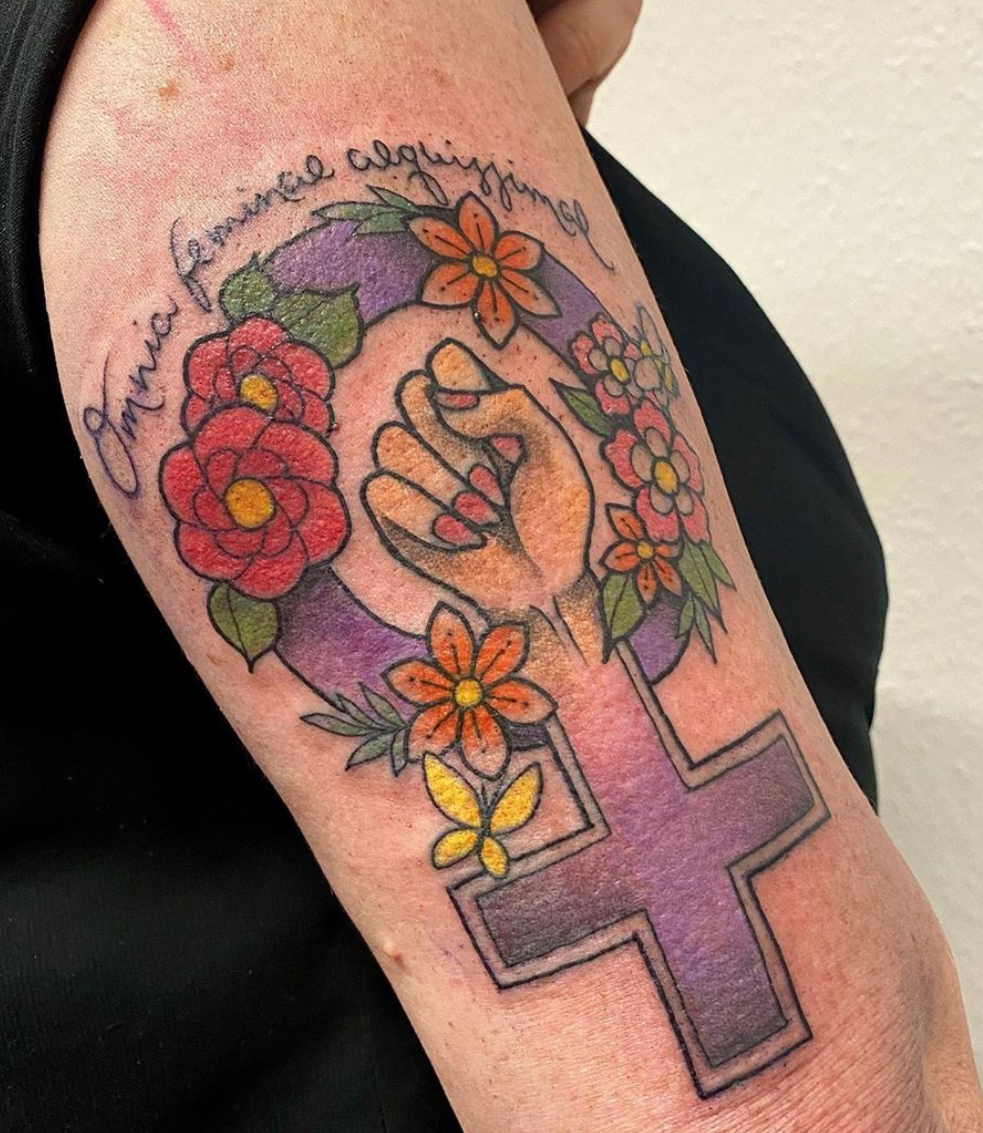 SheonaG's tweet image. I have a #NewTattoo and i love it. The script is #LadyHale's personal motto - and my lovely #German tattoo artist, looked it up and we had a good chat about #Feminism #Politics and put the world to rights #OmniaFeminaeAequissimae #NewInk #FeministTattoo #Tattoo