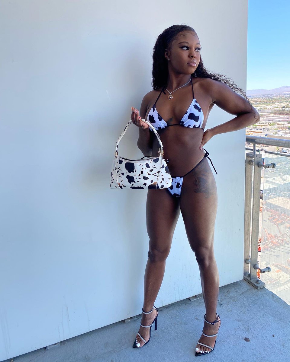 _TyraChanel's tweet photo. It’s my birthday I deserve to be greedy huh 🤩 https://t.co/AKLvimtOC4