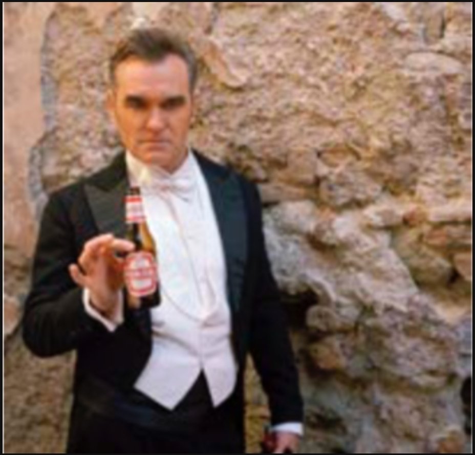 mozholdingstuff's tweet photo. Morrissey holding a bottle of Peroni https://t.co/ANLDKVHOou