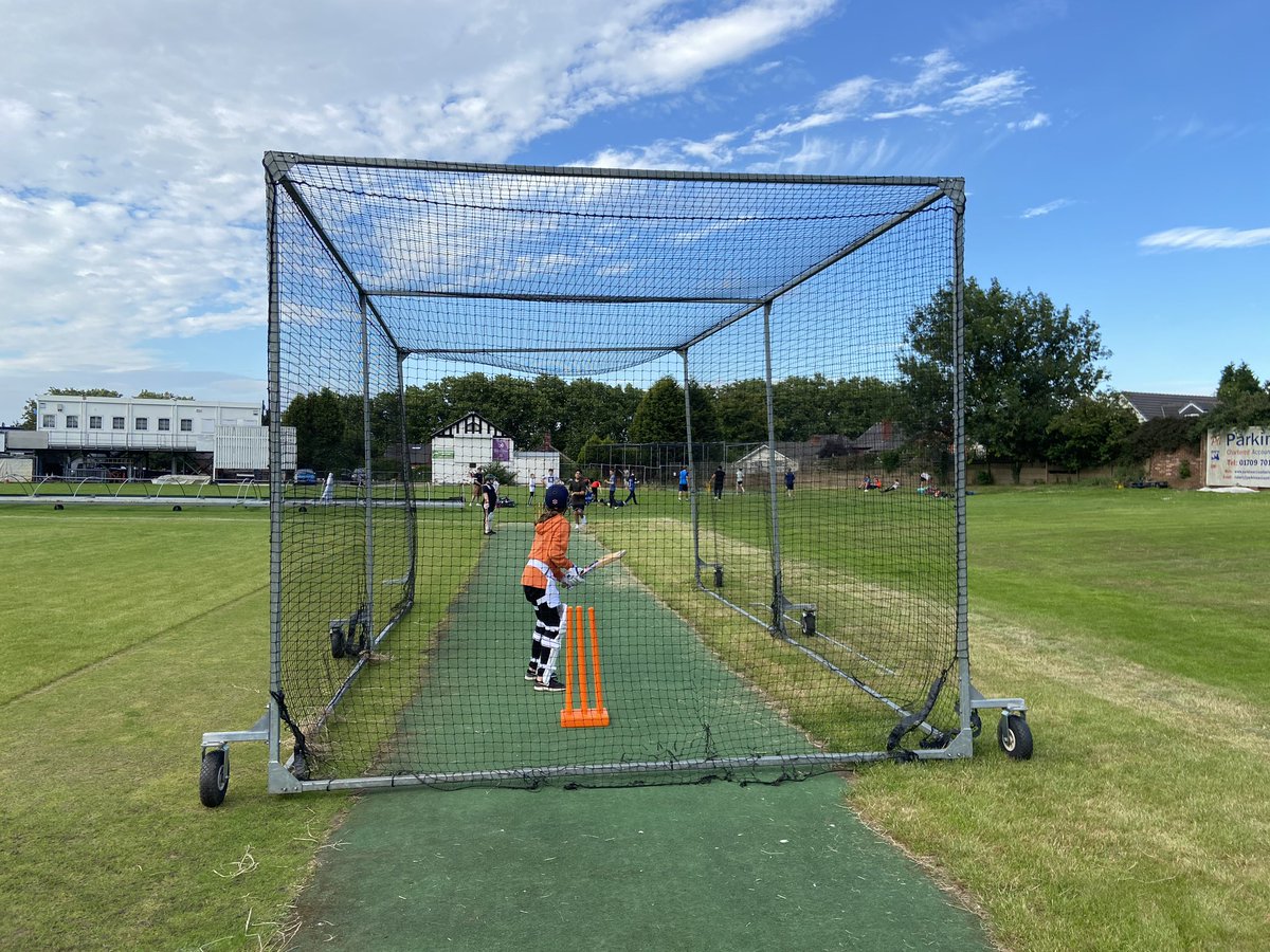 Really great first session back for the juniors with Yorkshire cricketers Jared Warner and Matthew Waite from <a href="/CuttingCricket/">CuttingEdgeCricket</a>. It was lovely to see so many of our young players back training again in three separate groups in the nets, on the astro and on the outfield.
