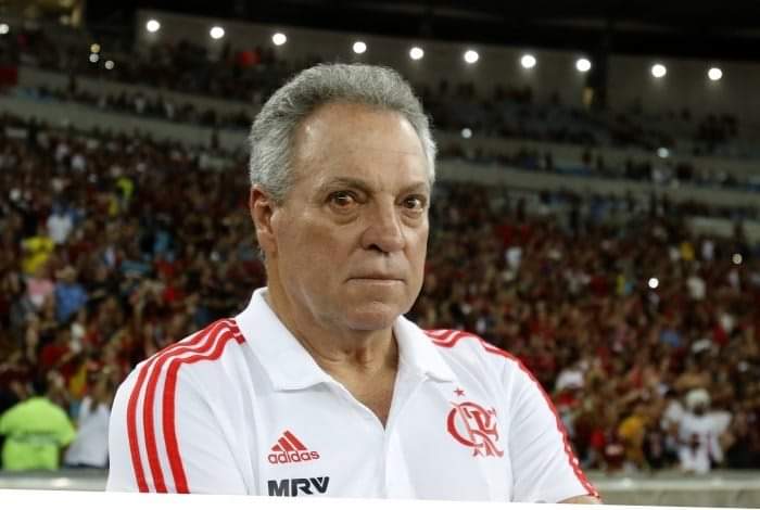 globoeapoetecon's tweet photo. Flamengo avalia o retorno do técnico Abel Braga https://t.co/mBWsyEc9zJ