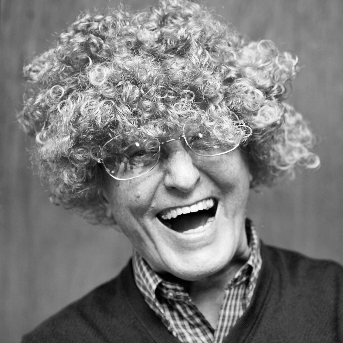violet_karyn's tweet photo. Dads Humor
•
#family #familyportrait #memories #portraitofdad #humor #laughter #laughteristhebestmedicine #dadjokes #familylove #daddysgirl #wigparty #portraitphotography #portrait #njphotographer https://t.co/d0JSPU7oHF