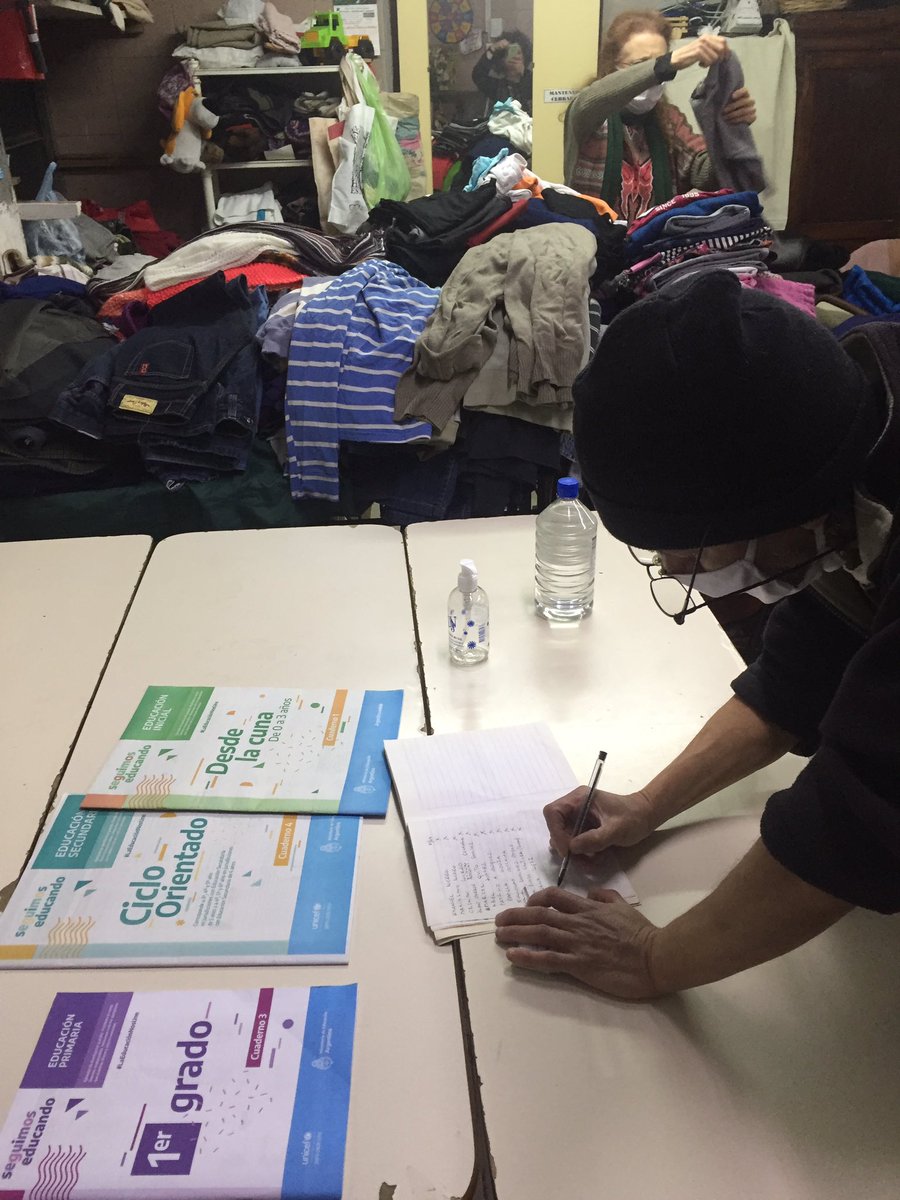 AsambleaJb's tweet photo. Gracias por los 4 meses de ESFUERZO COLECTIVO!! 
Cada aporte personal, comunitario y de organizaciones nos permiten seguir acompañando amorosamente a más de 70 familias con necesidad alimenticia y de abrigo en este contexto difícil,  que nos confirma que la salida es colectiva💜 https://t.co/p3oWFAZ8ga