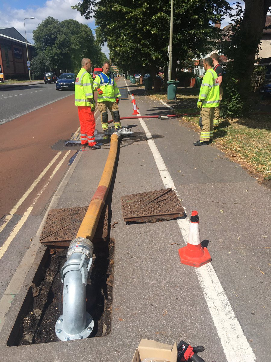 Out and about testing the tactical flood plan for Oxford City with Rewley Road, Red Watch and a big thanks to HVPi Richard Hughes for his input👍🏻 @firebanbury