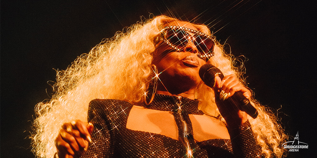 BrdgstoneArena's tweet photo. One year ago today, @maryjblige and @Nas brought the #RoyaltyTour to Bridgestone Arena! https://t.co/lVrRsqDiSF