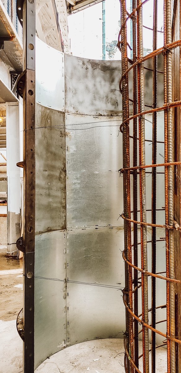 fuhriousconst's tweet image. Something a little different for the boys down at 400. Forming up and pouring some mega columns using an awesome system of steel forms from Deslauriers in Illinois! Stay tuned for the next lifts. #FuhriousConstruction #ModusConstruction #SteelForms