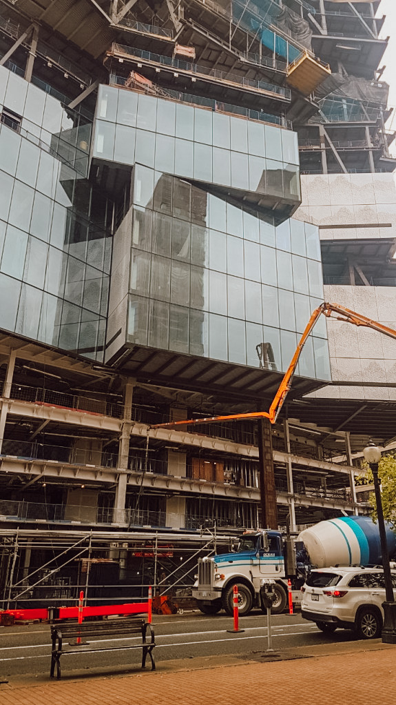 fuhriousconst's tweet image. Something a little different for the boys down at 400. Forming up and pouring some mega columns using an awesome system of steel forms from Deslauriers in Illinois! Stay tuned for the next lifts. #FuhriousConstruction #ModusConstruction #SteelForms