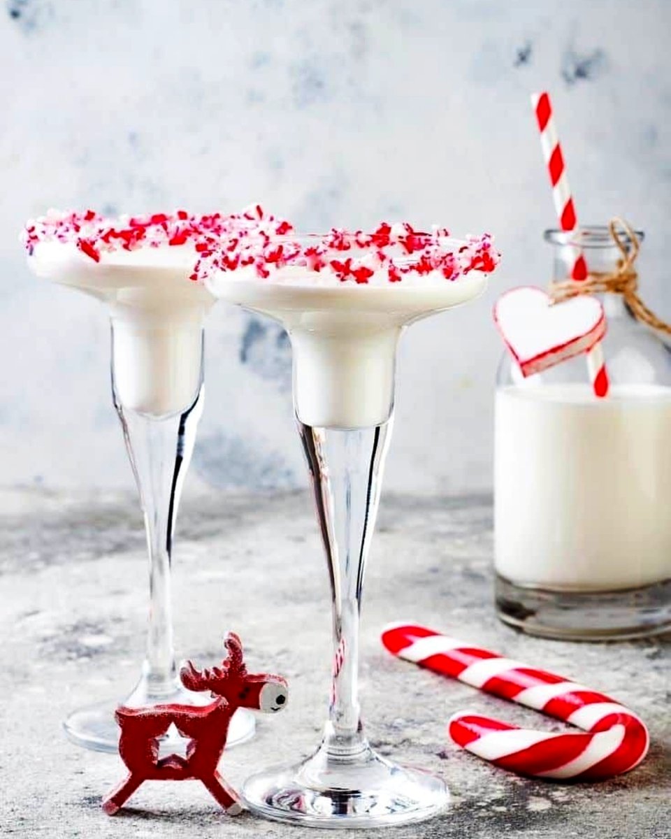 BotolPuran's tweet photo. Christmas Peppermint Martini

#Martini #drink #drinks #cocktail #cocktails #bar #bartender #mixology #love #party #cocktailpic #BotolPuran #cocktailbar #PanchPhoronKolkata #cheers #sip #happyhour #cocktailparty #beverage #letsdrink #rum #whisky #gin #vodka #whiskey #cocktailhour https://t.co/cSlxcGsJbr