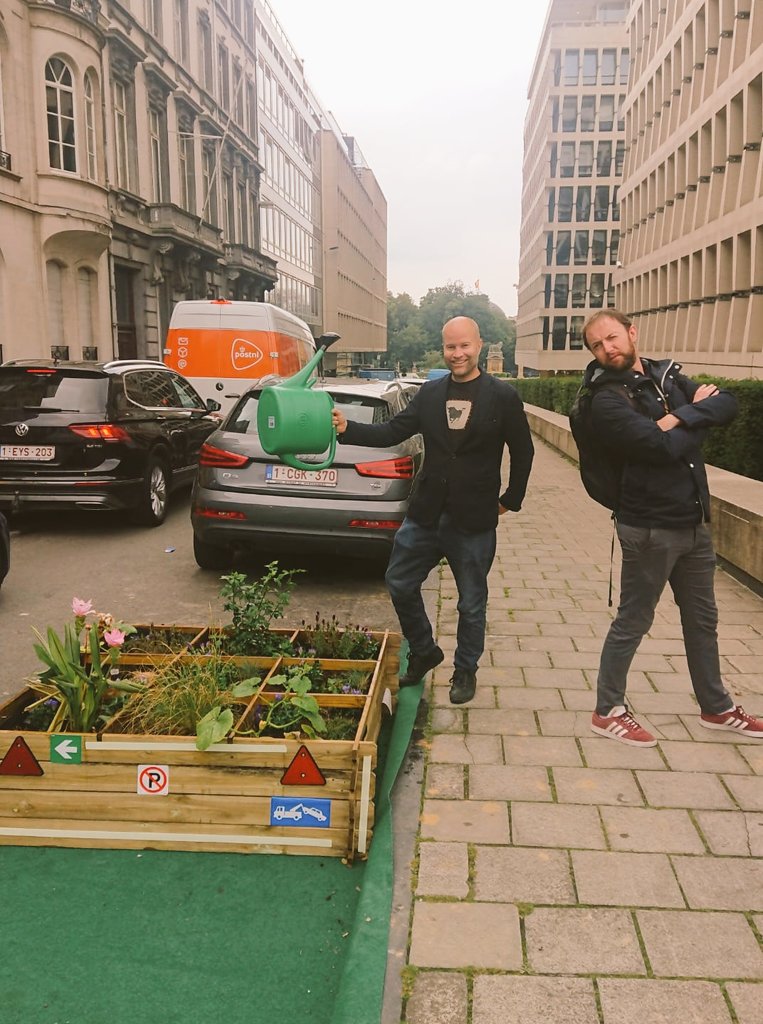 Egmont Park'ING (@egmonting) on Twitter photo Splendid news before the weekend!
@CityBrussels has approved me as a 'Summer🌞Event' greening🌱🌿its streets - no #Carbeek scenario here! 🥰
Thanks @BartDhondt & team, & mayor <a href="/PhilippeClose/">Philippe Close</a> for accepting me 😊
I got 14L💦 to celebrate! 🍻
#MakeSpaceForPeople
#BrusselsForPeople Splendid news before the weekend!
@CityBrussels has approved me as a 'Summer🌞Event' greening🌱🌿its streets - no #Carbeek scenario here! 🥰
Thanks @BartDhondt & team, & mayor <a href="/PhilippeClose/">Philippe Close</a> for accepting me 😊
I got 14L💦 to celebrate! 🍻
#MakeSpaceForPeople
#BrusselsForPeople