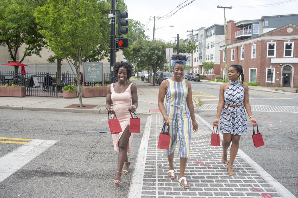 fkempowered's tweet photo. #BlackGirlMagic combined with #EmpoweredbyFinda and we are ready to take on the #weekend!👩🏿 ❤️
Discover the hottest scent in women’s #fragrance, Empowered by Finda Kpakiwa

Photo by the talented @Studio210NJ

#EmpoweredWomenEmpowerOtherWomen #PerfumeCollectionForWomen #RahwayNJ https://t.co/nnwI5DlgoE
