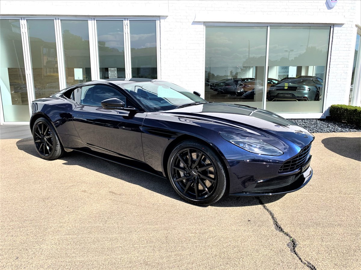 HWM_AstonMartin's tweet image. New Sabiro Blue DB11 V8 Coupe.  A rare car.

Love the colour, love the spec!

Full video tour:
youtu.be/RicjOnt9VYw

#MondayMotivaton
#AstonMartin #ShadowEdition #MondayVibes