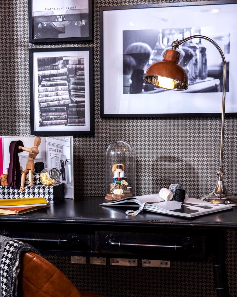 IMinteriors's tweet photo. Gentleman’s study, featuring an accent colour of Tan.    

#Studyinterior #Interiors #Interiordesign #Study #Design #Homedecor #Interiorstylist #Studydecor #Homeinteriors #Designer #Art #Homedesign #Gentlemansstudy https://t.co/0x8U7rQvGi