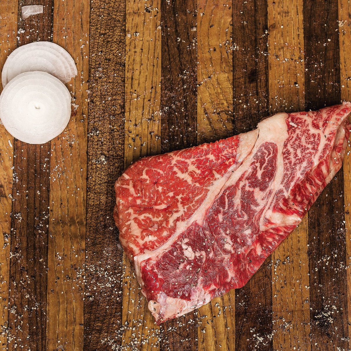 paynecountybeef's tweet photo. No, this isn’t filet. This is Wagyu Chuck Steak! You can order these online today. We ship state, and nation wide.
🥩
🥩
🥩
🥩
#a5wagyu #wagyu #wagyubeef #chucksteak #fullbloodwagyu #newproduct #alert #tasty #tastyfood #marbling #japanese #shopnow #marbelous https://t.co/Ib3ePsCsN7