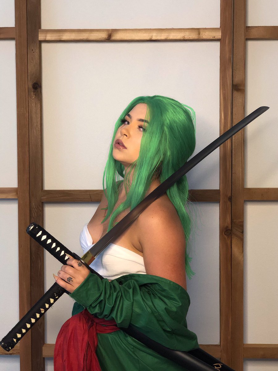 hoetaku_'s tweet image. In a real fight there’s no man or woman