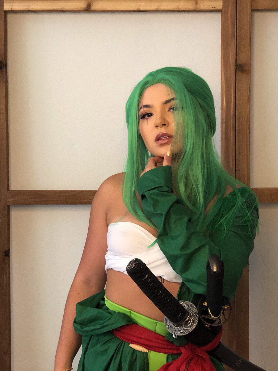 hoetaku_'s tweet image. In a real fight there’s no man or woman