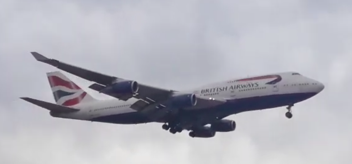 railviationyt's tweet photo. BREAKING: British Airways retires all 747-400s due to COVID-19
here is a picture taken by me of a BA747 on final at San Diego International Airport
@British_Airways please bring the A350/787 for seasonal service at SAN😭🙏
#BA273 #BA747 #BritishAirways747 #BritishAirways https://t.co/ep223KoSrp