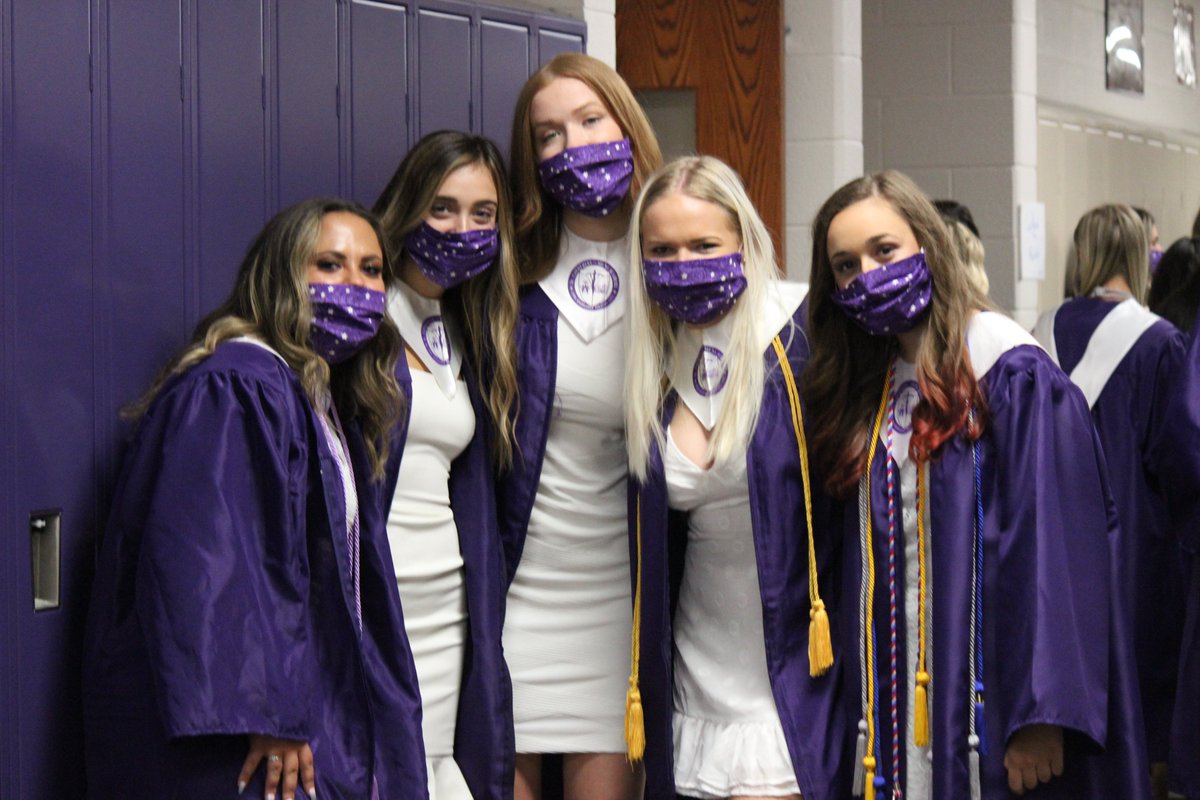 SCAwixom's tweet photo. ✝️👩‍🎓Baccalaureate Mass with Commencement was beautiful! #SCAclassof2020 shone brightly the entire evening. We will miss them dearly, but are grateful we were able to provide a safe way for them to have a final senior sendoff! 🥳Congratulations to #SCA's newest #SCAalumnae!! ⭐️💜 https://t.co/cVLV50DJaI