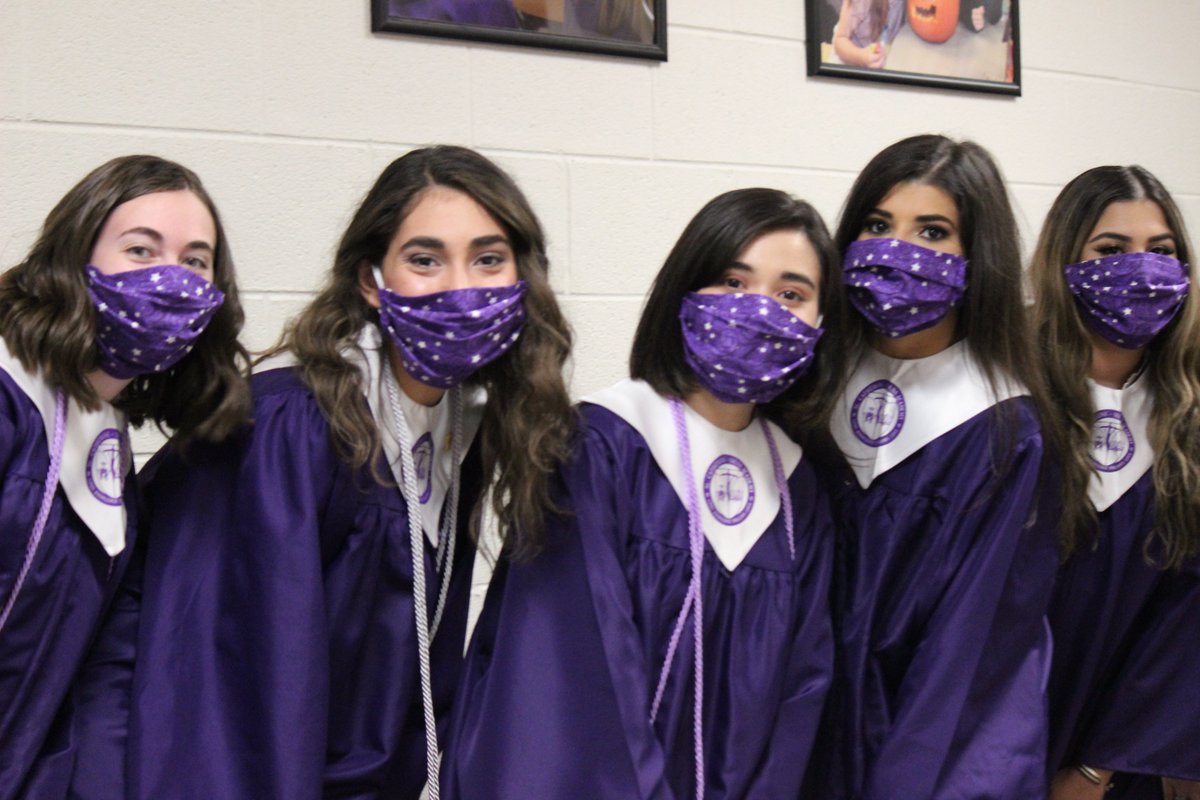 SCAwixom's tweet photo. ✝️👩‍🎓Baccalaureate Mass with Commencement was beautiful! #SCAclassof2020 shone brightly the entire evening. We will miss them dearly, but are grateful we were able to provide a safe way for them to have a final senior sendoff! 🥳Congratulations to #SCA's newest #SCAalumnae!! ⭐️💜 https://t.co/cVLV50DJaI