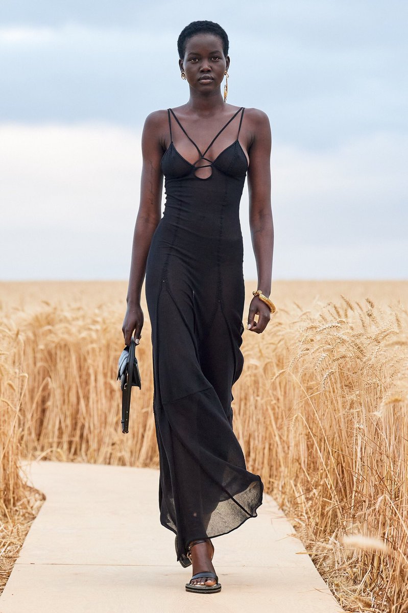 CelenaMorris's tweet photo. JACQUEMUS S/S 2021 https://t.co/m5gSmERs89