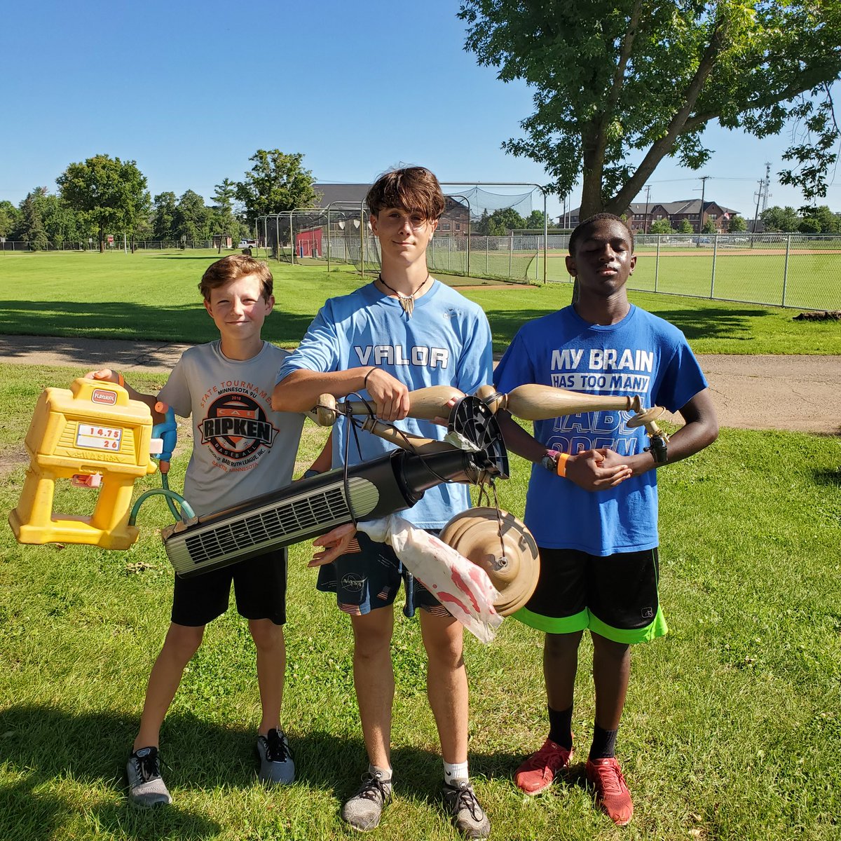 apollo_xc's tweet photo. Free Run Friday Contest! Runners had to find the most unique free items in St. Cloud! Winning group was Ryan, Bangaly, and Dorsey with 2 fans, a bloody arm/hand, and a kids gas pump! (Not picture Polly) #RunHardPlayHard #FreeRunFriday https://t.co/vIYh0vGOSF