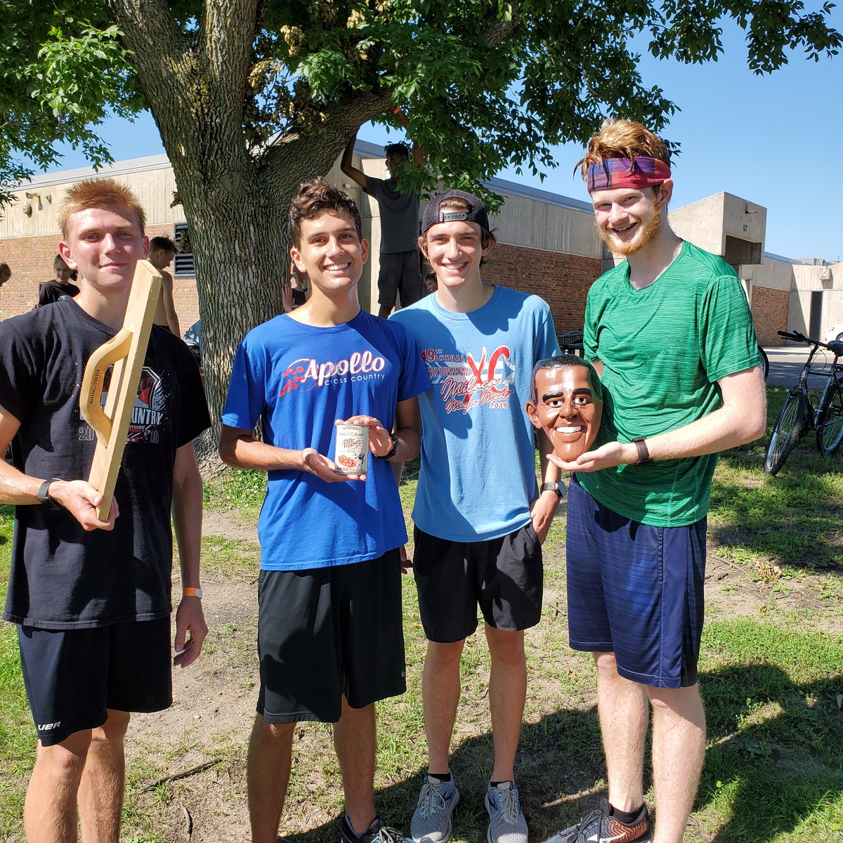 apollo_xc's tweet photo. Free Run Friday Contest! Runners had to find the most unique free items in St. Cloud! Winning group was Ryan, Bangaly, and Dorsey with 2 fans, a bloody arm/hand, and a kids gas pump! (Not picture Polly) #RunHardPlayHard #FreeRunFriday https://t.co/vIYh0vGOSF