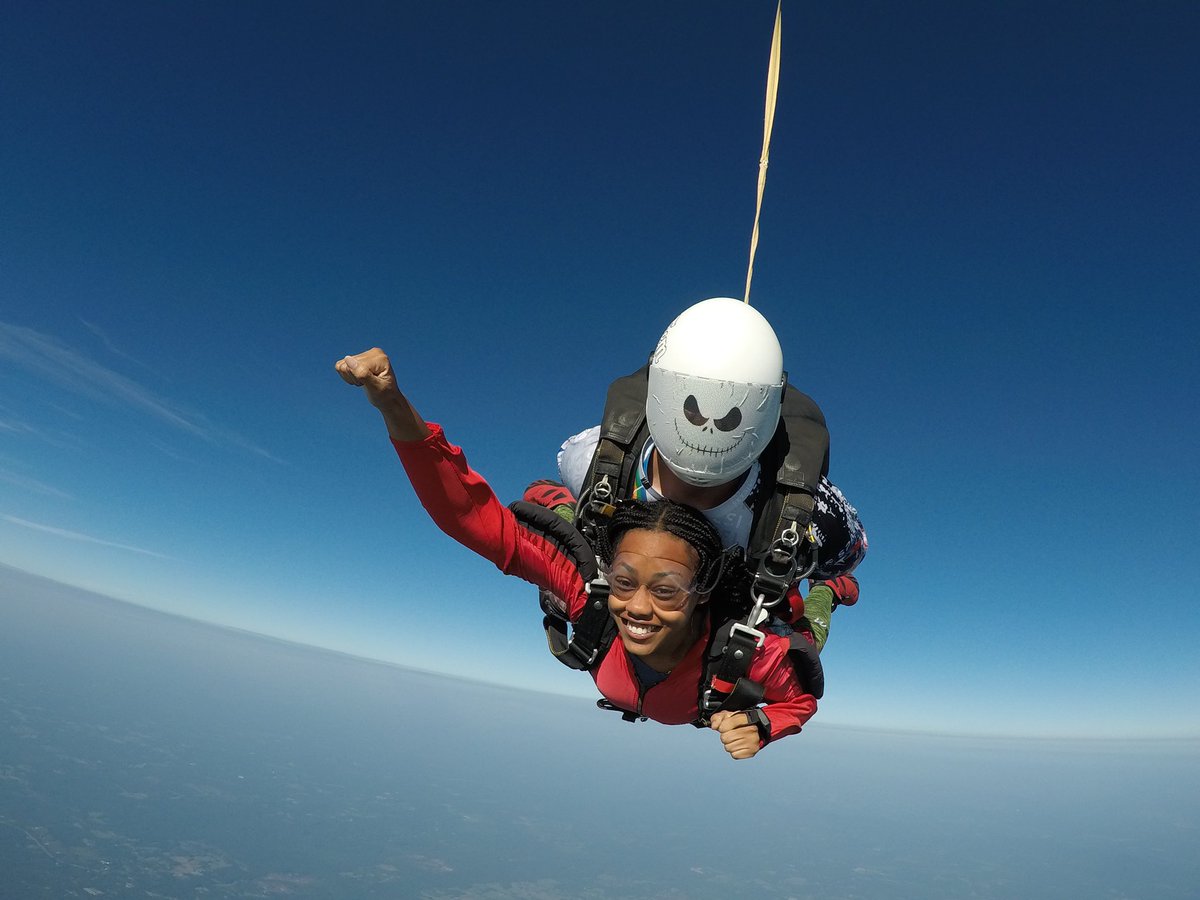 CallMeRarri's tweet photo. Went skydiving today and had the most amazing experience 💪🏽 https://t.co/zkyKBd5DkC